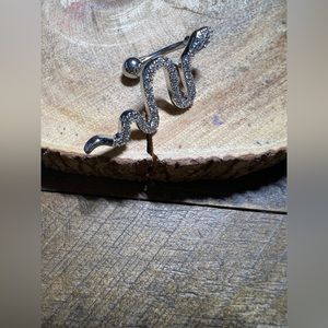 Reverse snake belly ring